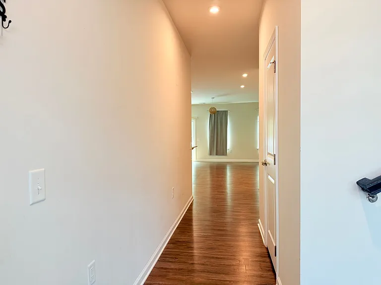 121 Capeside Ct — Photo 2