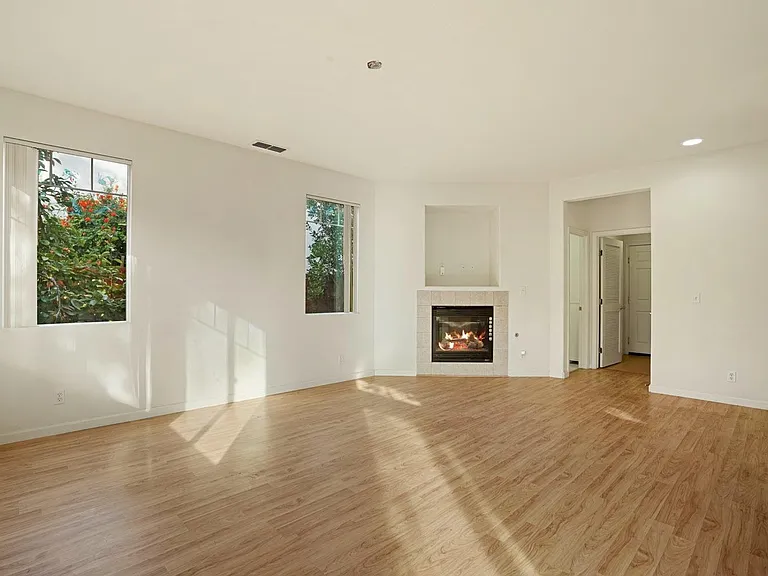 2390 Gibralter Ln — Photo 8