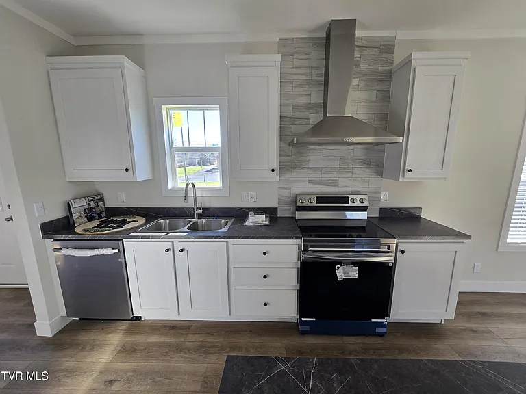 2208 Oak St — Photo 10