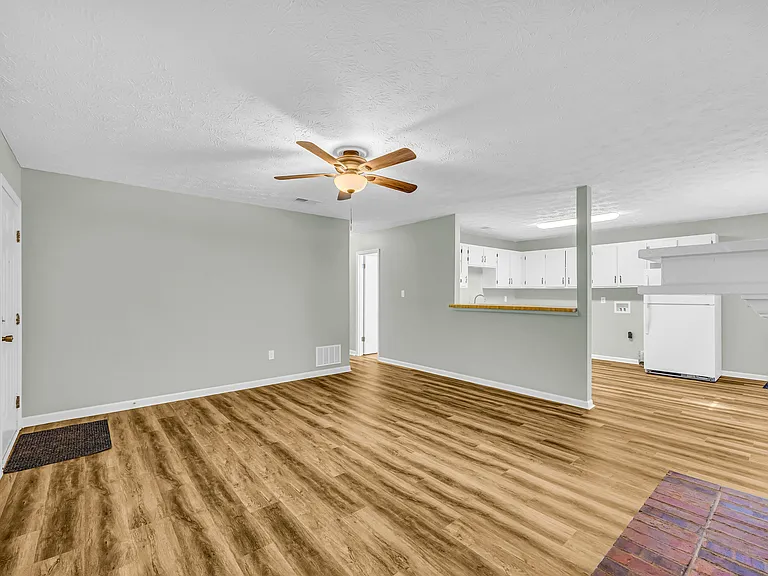 117 Blackmor Ct — Photo 9