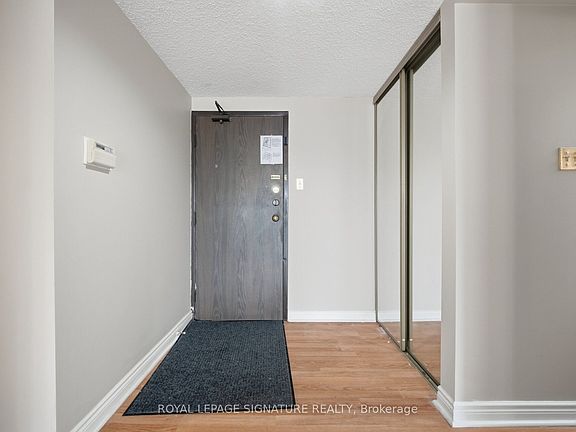 5th image of 77 Carlton St #1002