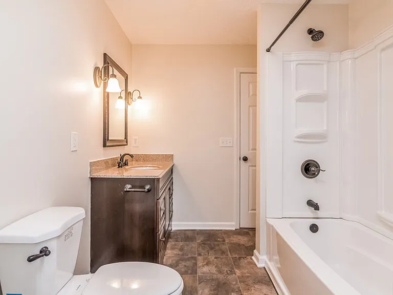 1907 Stoney Meadow Dr — Photo 14
