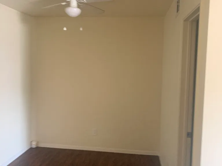 Hampshire Apartments — Photo 13