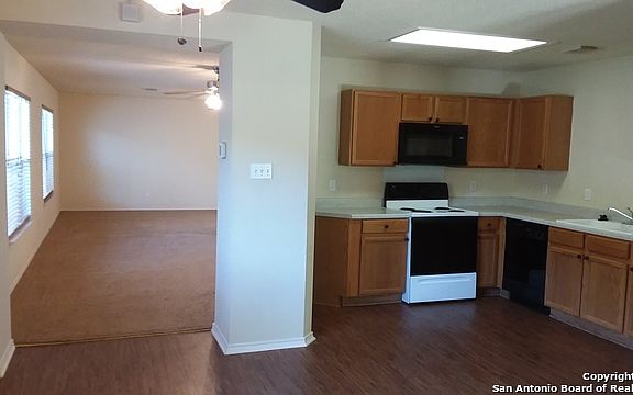 3rd image of 10523 Dugas Dr