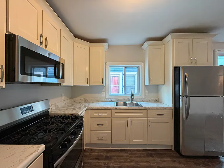 469 Alden St #1 — Photo 2