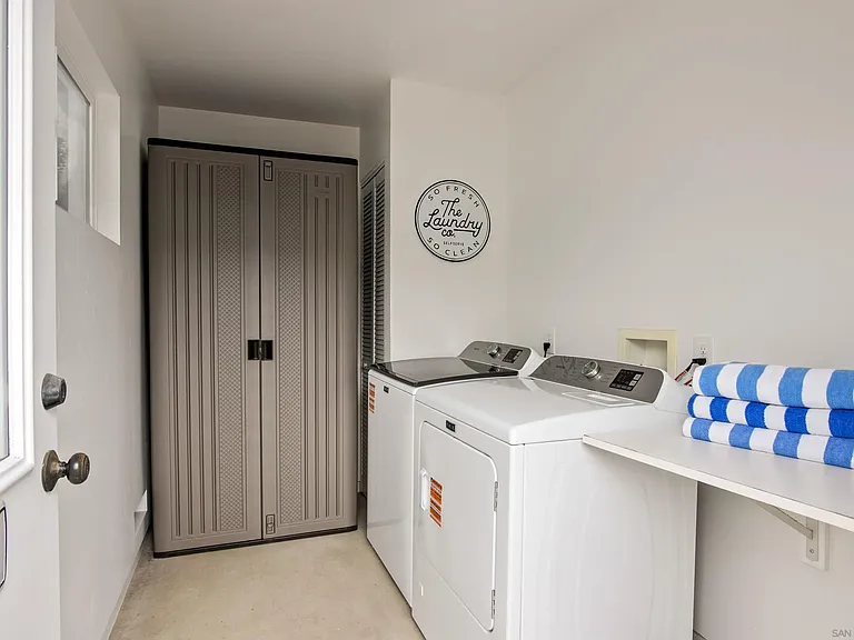 319 Nautilus St — Photo 10