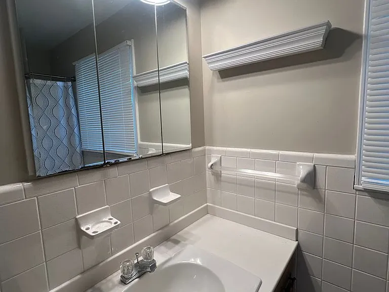213 E Buford St — Photo 15