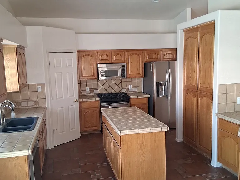 3882 W 27th Ln — Photo 5