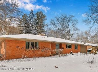 987 Lantern Hill Dr, East Lansing, MI 48823