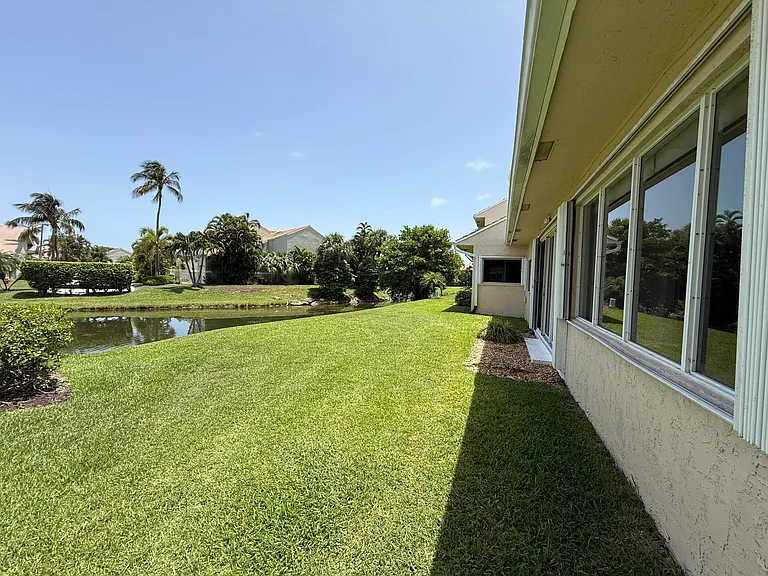 225 N Lakeshore Dr — Photo 58