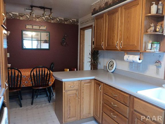 5th image of 610 N Pekin Ln