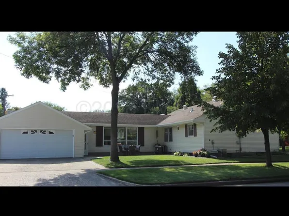 1602 6th St S, Fargo, ND 58103
