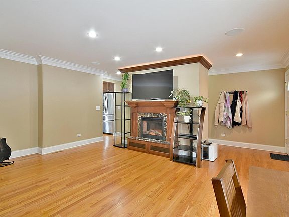 2nd image of 218 Lafayette St