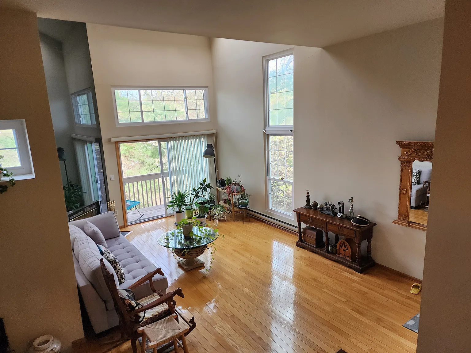 3 bed, 2.5 bath, 2500 sqft, $4,200 — Photo 2