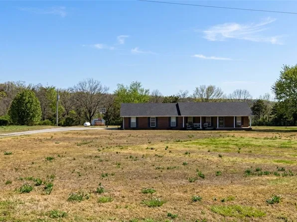 12739 E Hogeye Rd, Prairie Grove, AR 72753