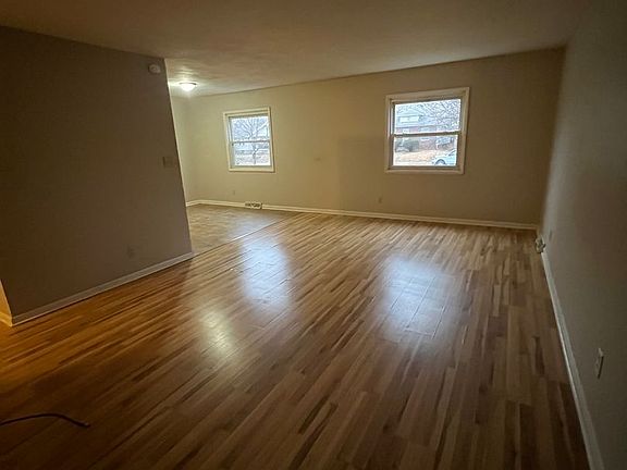 2nd image of 2316 Yale Blvd