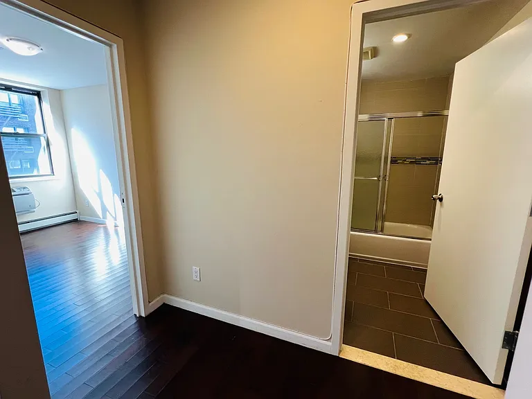 45 Hinckley Pl #4G — Photo 7