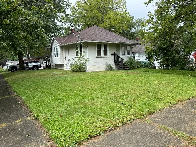 696 Sanford Ave