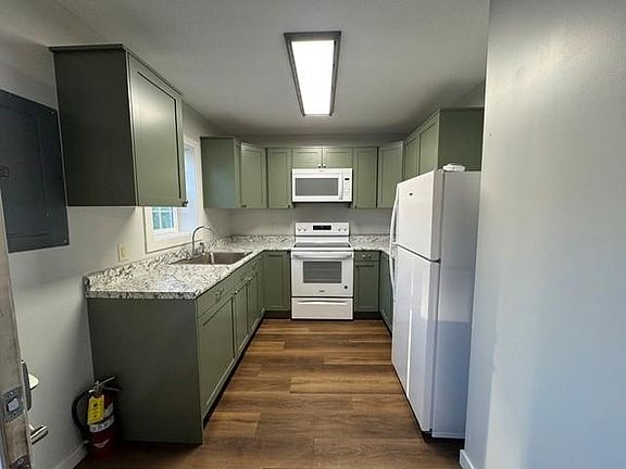 5th image of 128 S Washington St #B