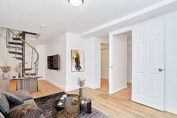 1st image of 229 E 53rd St #1R0