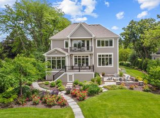 2307 Nagawicka Rd, Hartland, WI 53029