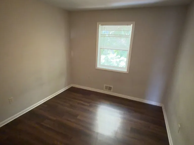 37 Bristol Ct — Photo 2