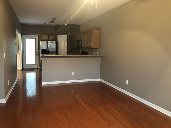 4th image of 2569 New Holland Cir