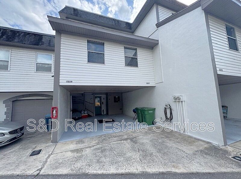 1st image of 2227 9th St SE