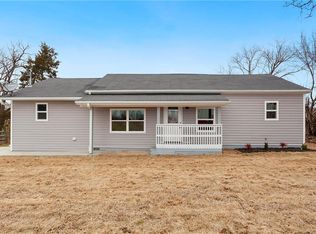 204 W Buttry Rd, Rogers, AR 72756