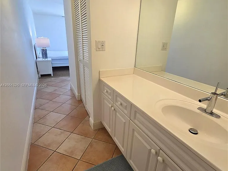 2625 Collins Ave #1506 — Photo 8
