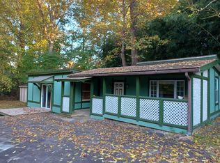 1045 Utterback Store Rd, Great Falls, VA 22066