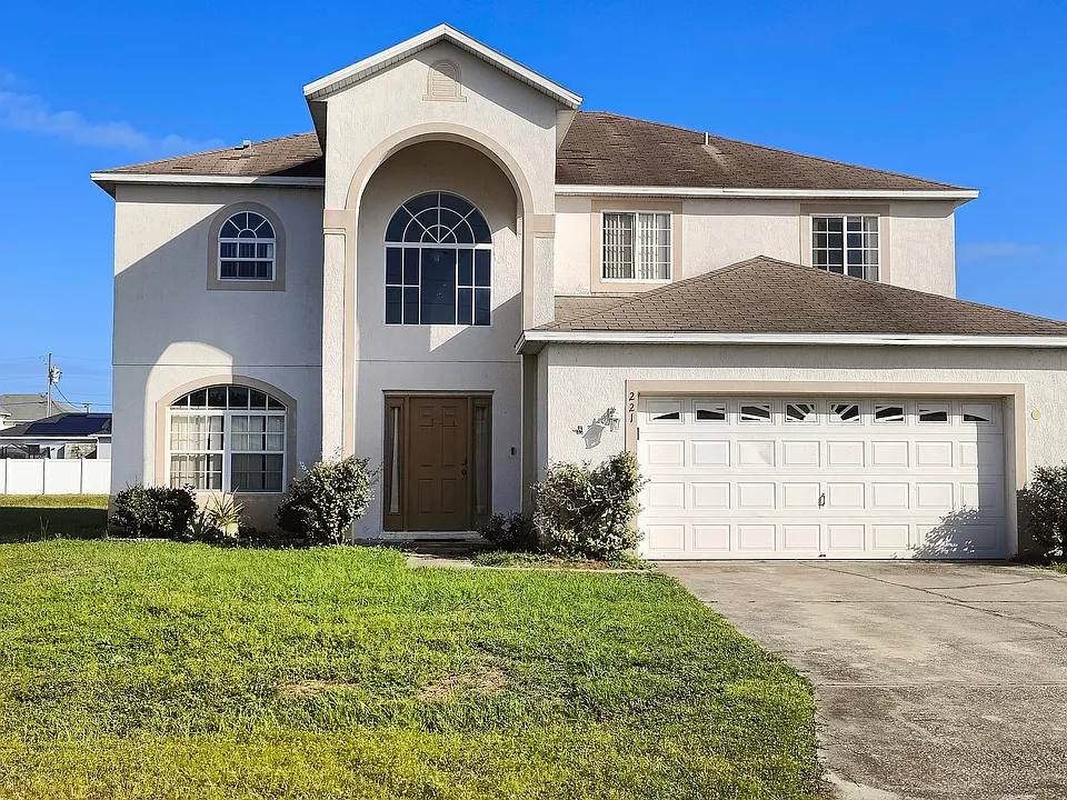 221 Amesbury Ln