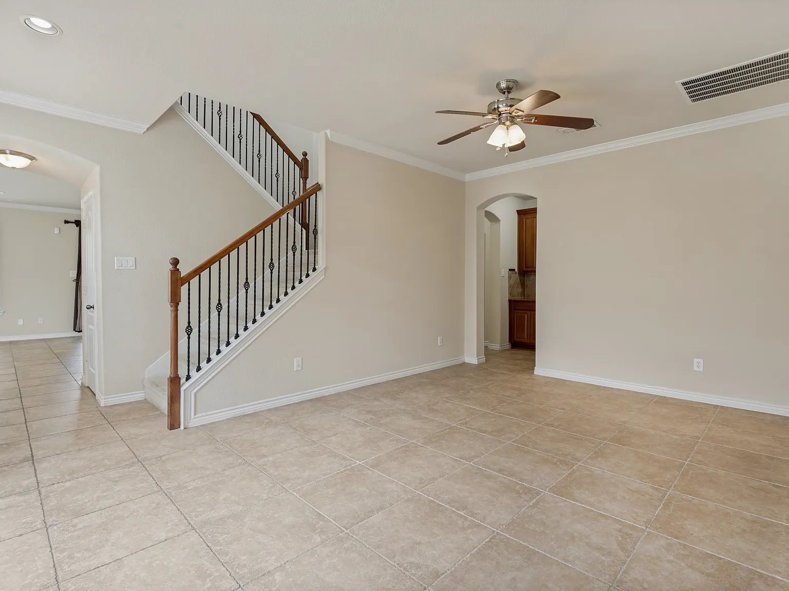 4 bed, 2.5 bath, 3039 sqft, $3,100 — Photo 4