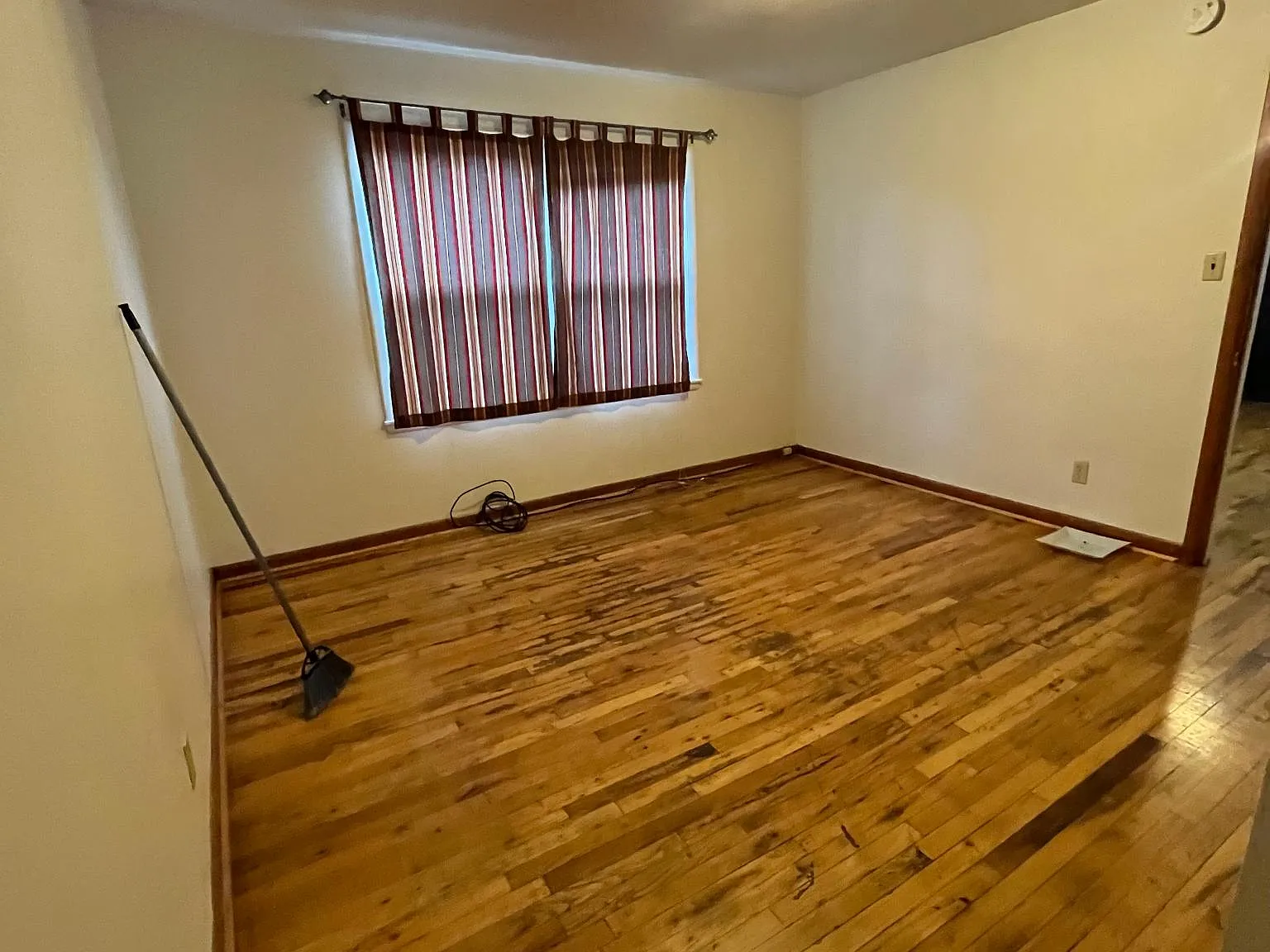 217 S Elm St — Photo 2