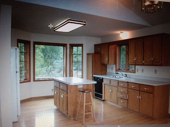 5th image of 7170 Viking Blvd NW