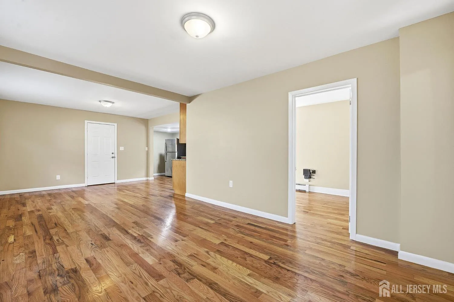 3 bed, 1.0 bath, $3,200 — Photo 2