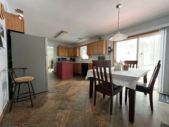 5th image of 1 Rivers Edge Dr