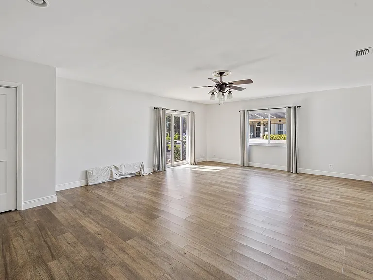1450 N Riverside Dr #101 — Photo 7