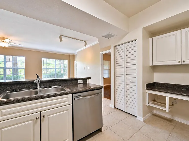 356 SE Rogers Ct — Photo 8