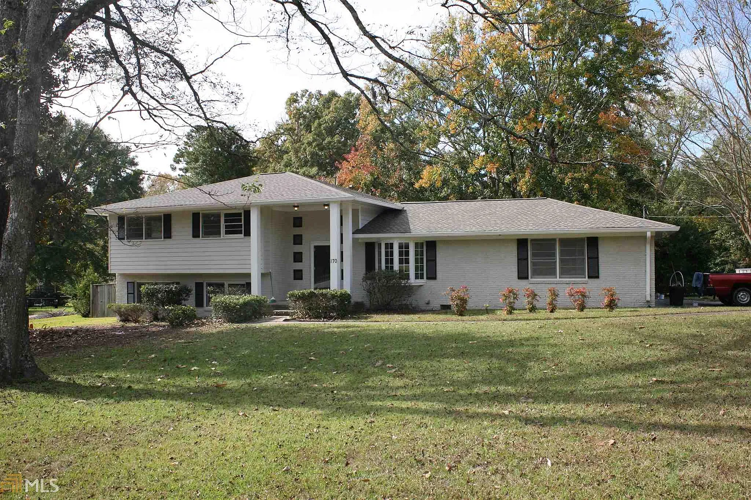 170 Gilbert Rd photo 1