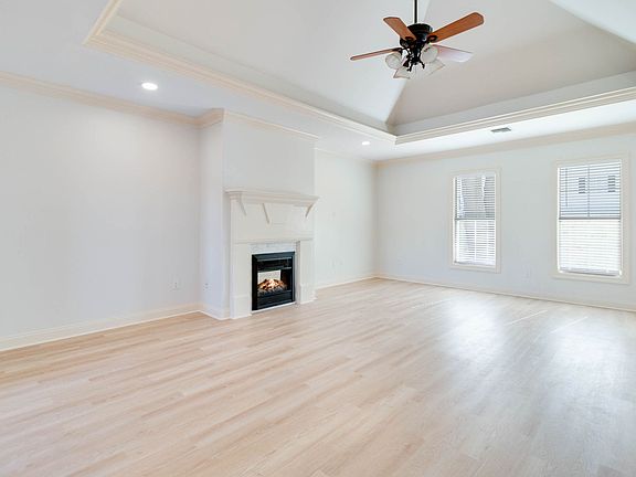 4th image of 225 Durham Dr