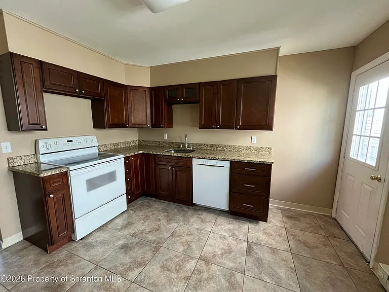 612 Oak St #2 — Photo 8