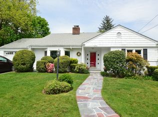 10 N King St, Malverne, NY 11565