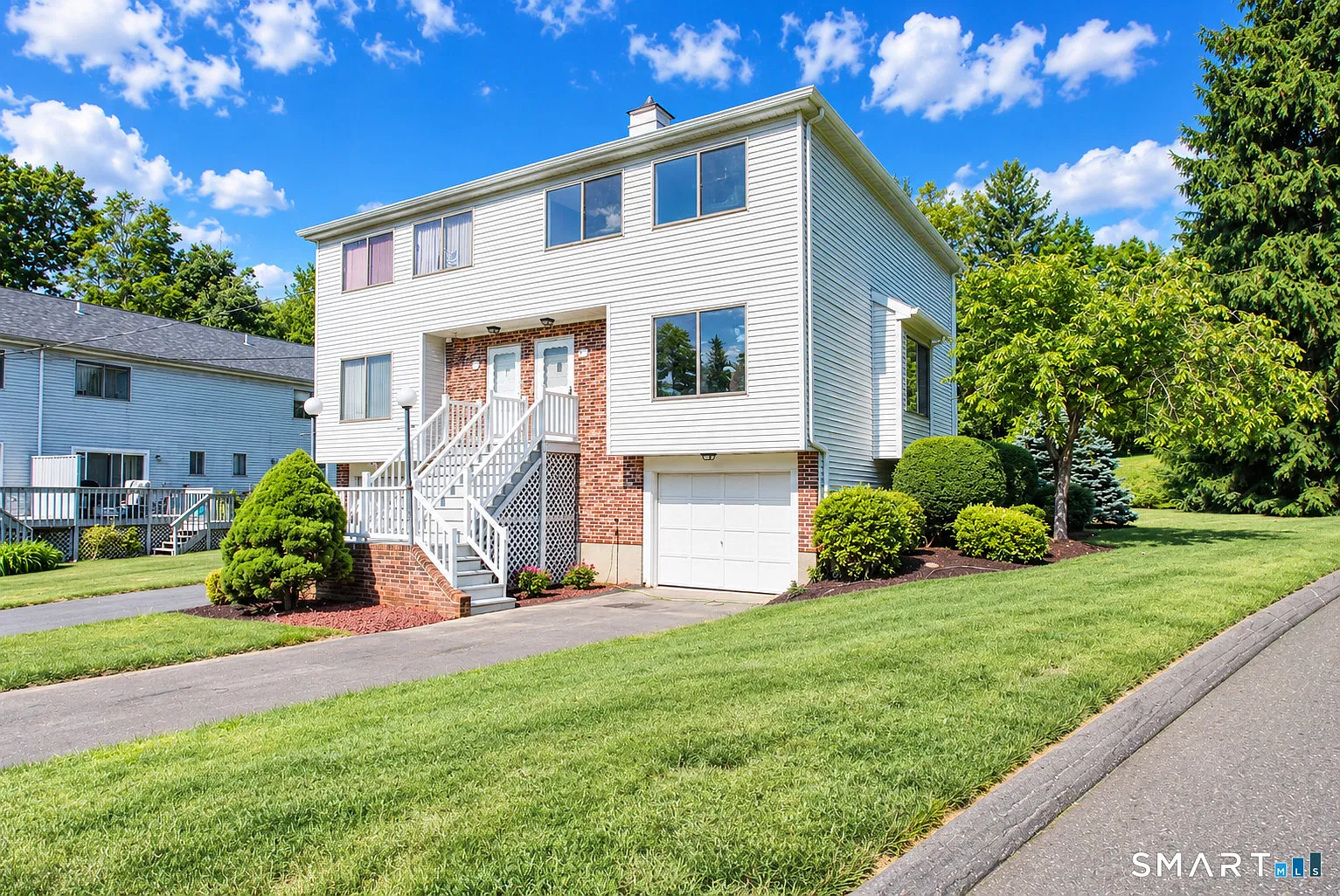 2 bed, 1.5 bath, 1605 sqft, $2,700 — Photo 2