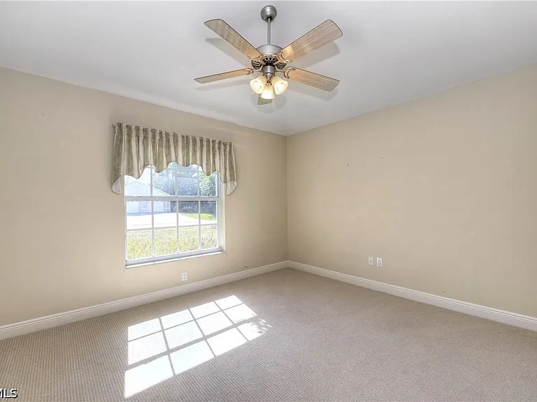 409 SW 7th St — Photo 11