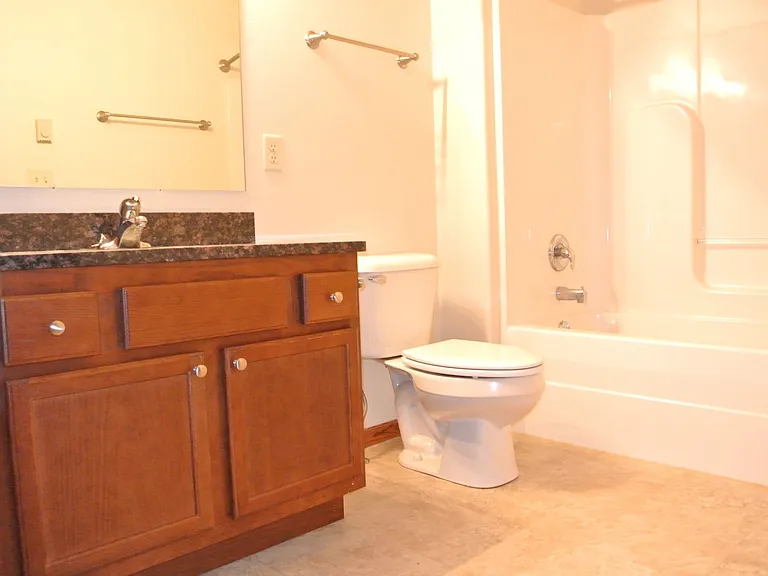 2208 33rd St NW — Photo 11