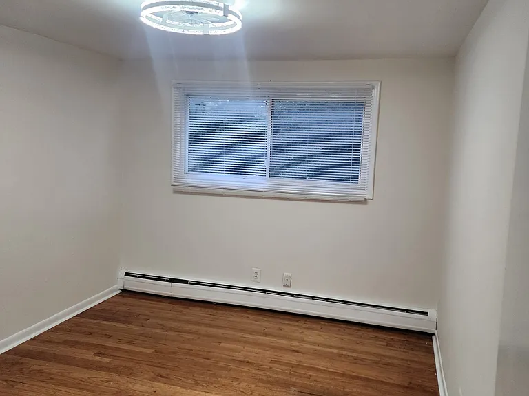 301 Douglas Dr — Photo 14