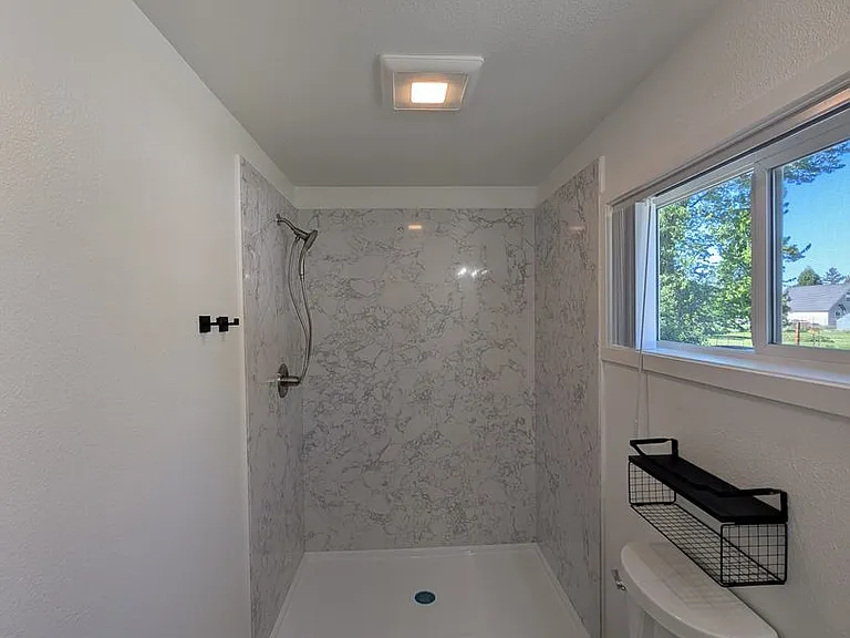 1420 Summers Ln — Photo 11