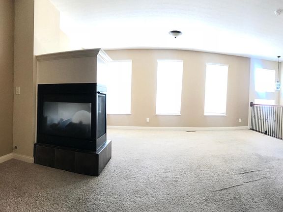 4th image of 333 Giovanna Ave