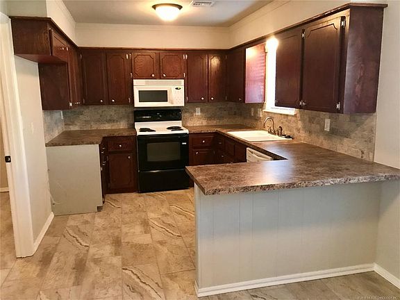 3rd image of 840 Highland Ct